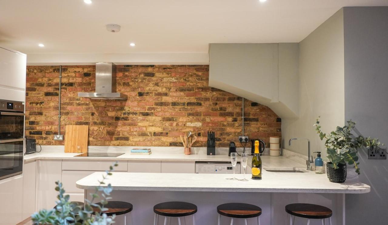 Stunning Brighton Seaside 2-Bedroom Townhouse With Patio, Sleeps 6 Esterno foto